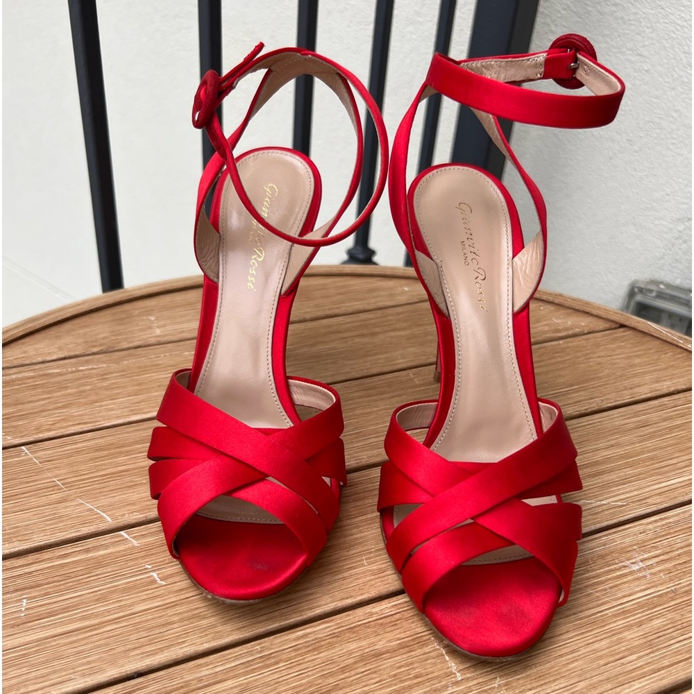 Gianvitto Rossi red satin Sandal size 39